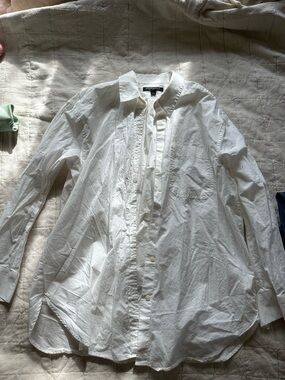 Banana Republic White Long-Sleeve Button-Down Shirt
